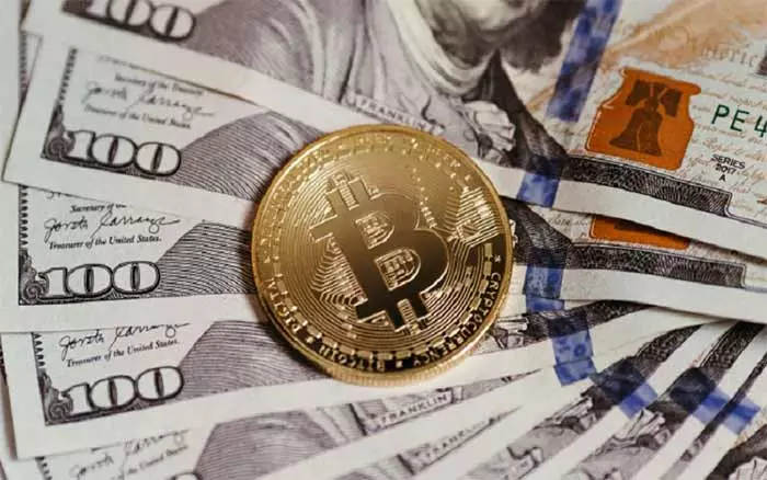 دلار و بیت کوین