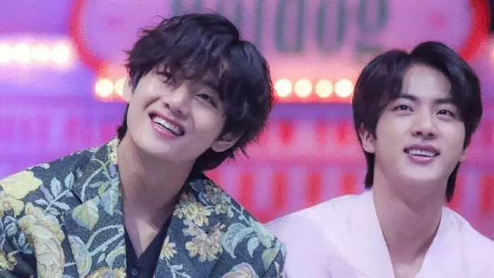 جین (سمت راست) تخیونگ (سمت چپ)