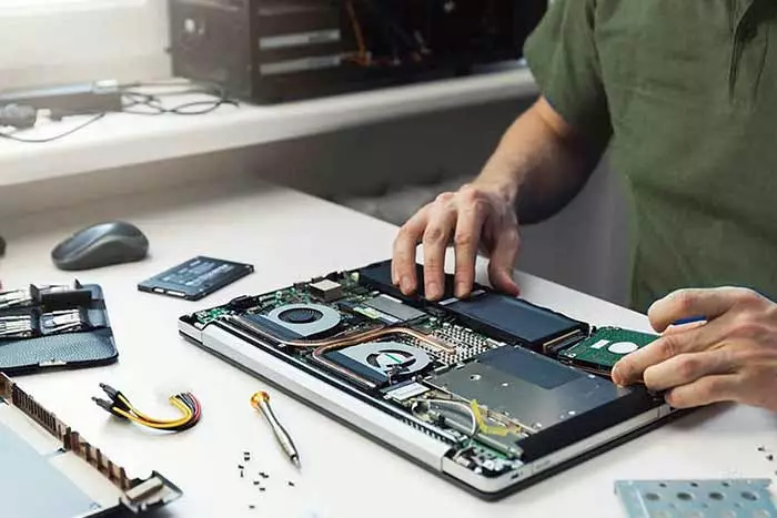 قطعات داخل لپتاپ