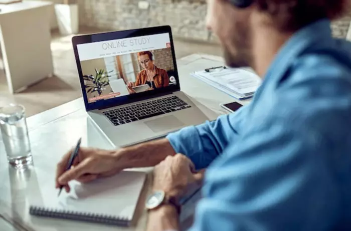 یادگیری با وبینار