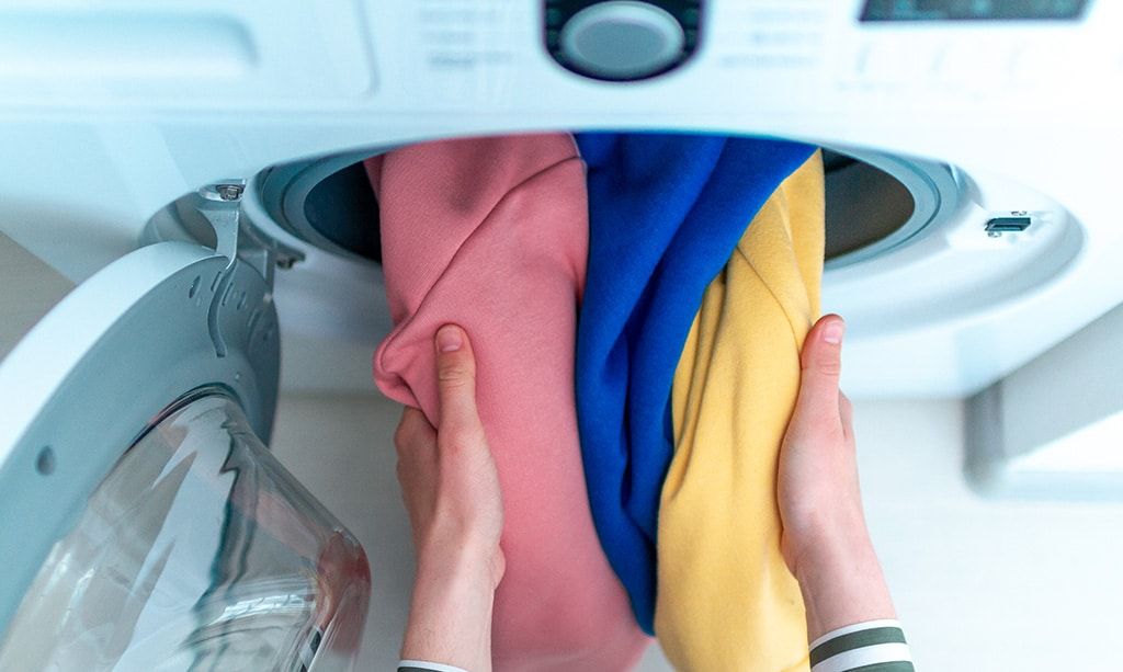 علت لکه دار بودن لباس ها پس از اتمام شستشو در لباسشویی